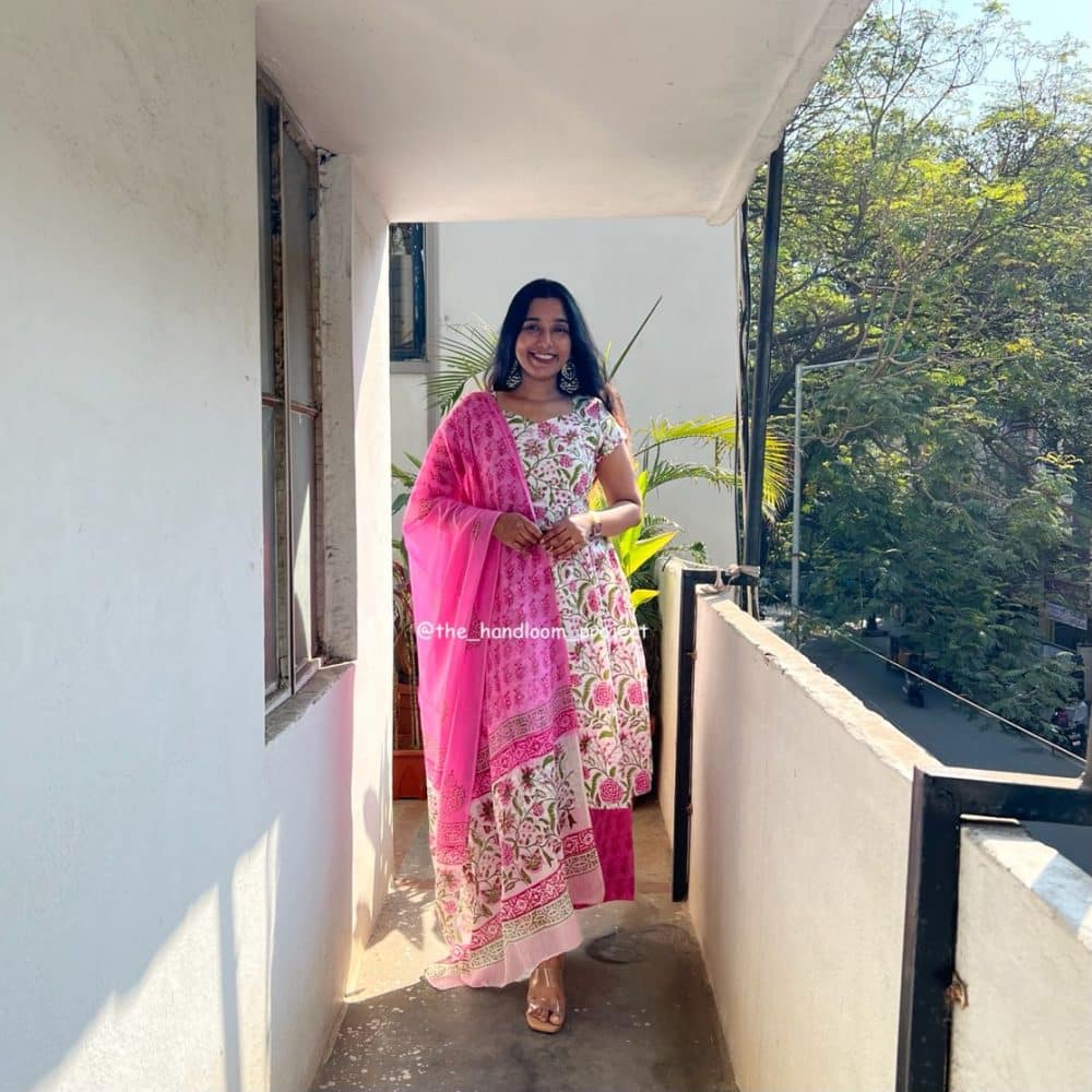 White and pink cotton suit