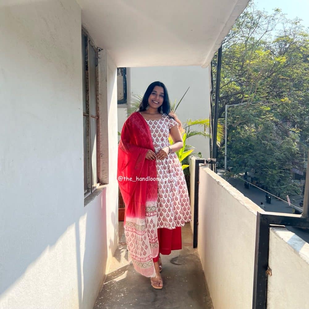 White and red cotton suit